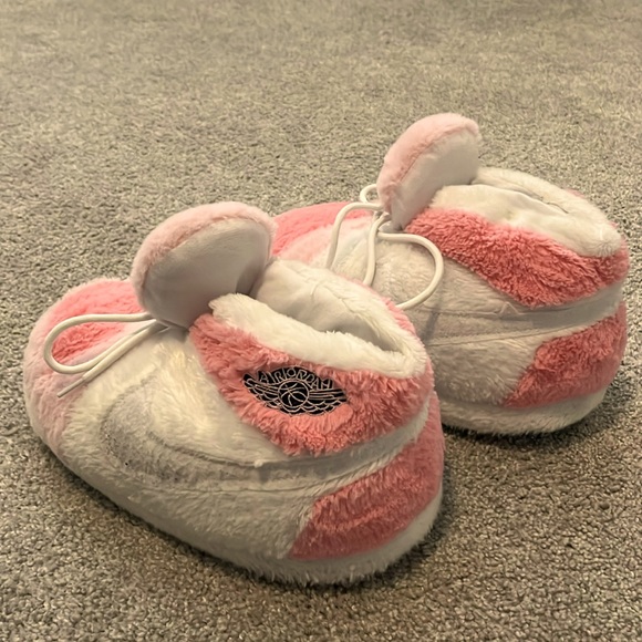 Nike fluffy indoor+outdoor shoes - Picture 1 of 1